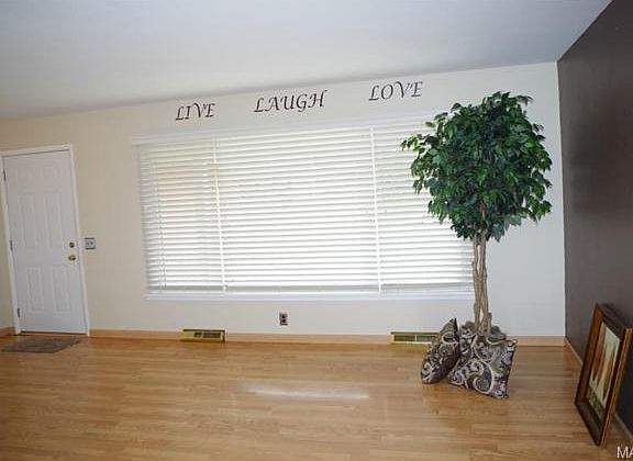 5th image of 244 Alma Dr