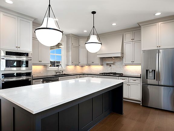 3rd image of 712 Azalea Ln