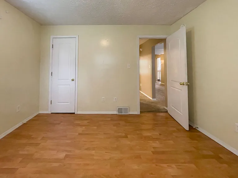 1512 N Woodridge Ave — Photo 11