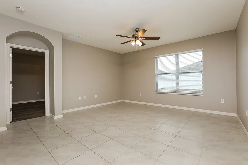 4 bed, 2.0 bath, 1846 sqft, $2,345 — Photo 3