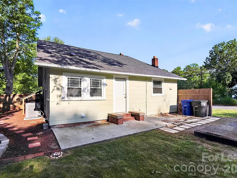 204 E McNeely Ave — Photo 33