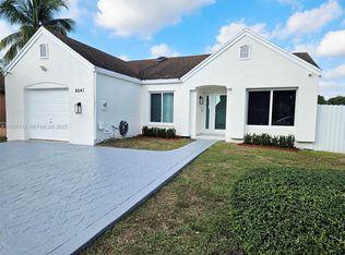 8041 NW 191st St, Hialeah, FL 33015