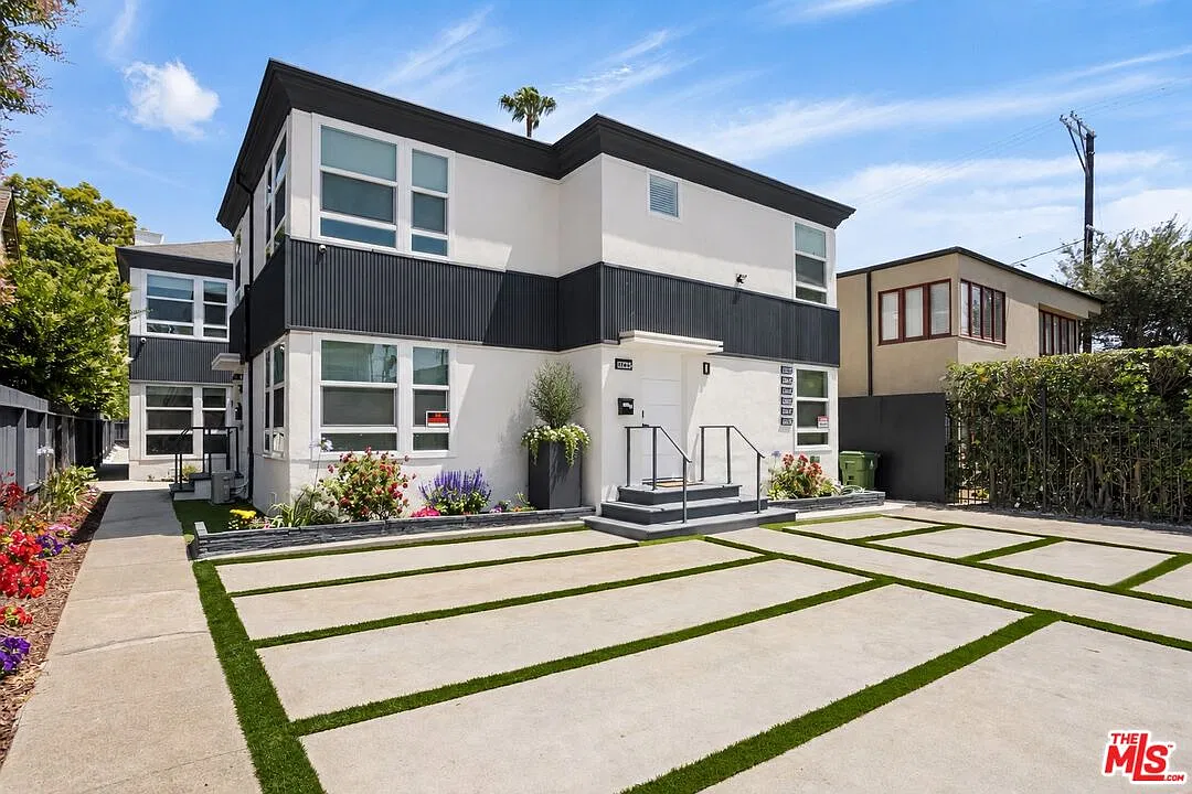 2 bed, 1.0 bath, 1100 sqft, $3,988 — Photo 3