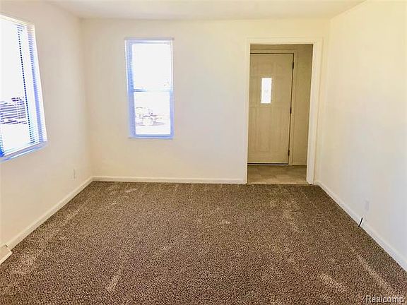 4th image of 2500 Campau Ave