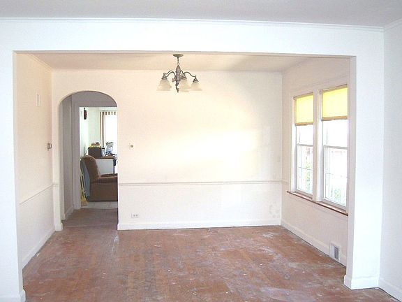 3rd image of 5018 Birchwood Ave