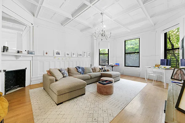 Rented by REAL New York | media 22