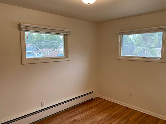 One of the 2 bedrooms