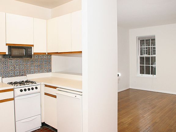 4th image of 309 E 81st St APT 3RE
