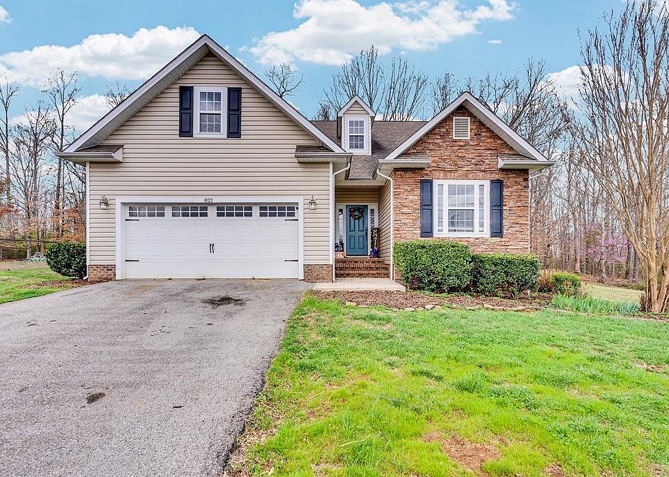 1st image of 821 Honeysuckle Ln