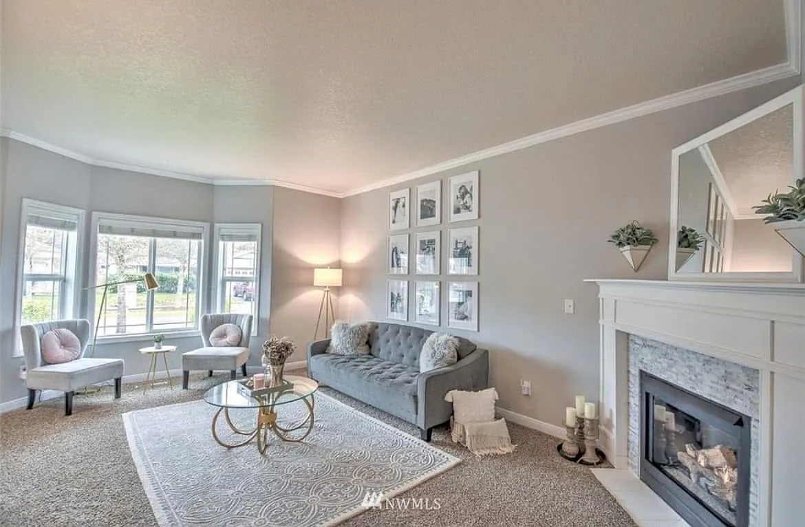 3 bed, 2.5 bath, 1956 sqft, $2,950 — Photo 2