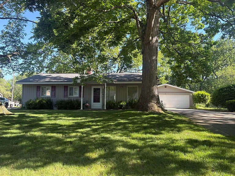 6284 Woodsdale Dr — Photo 15