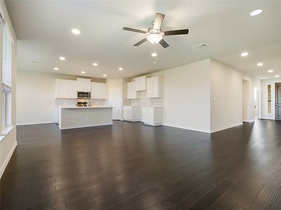 5th image of 7319 Leonardo Dr