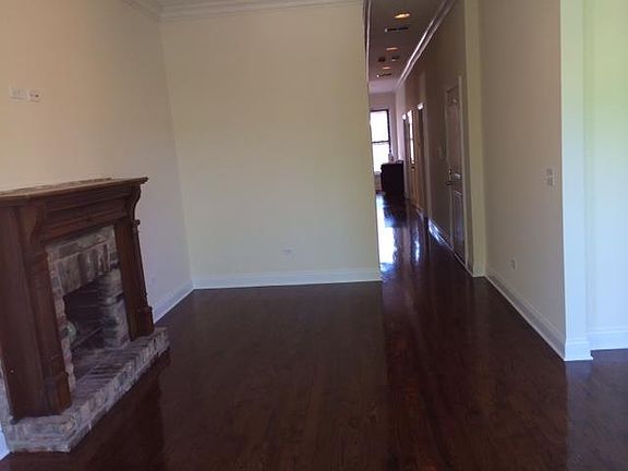 3rd image of 937 W Newport Ave