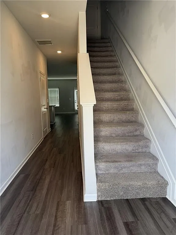 3 bed, 2.5 bath, 1560 sqft, $1,800 — Photo 2
