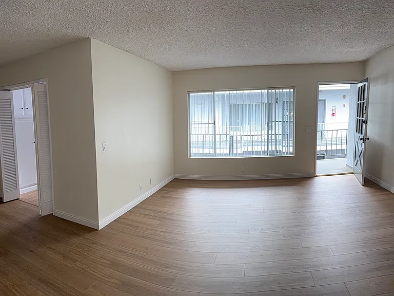 1001 E California Ave — Photo 7