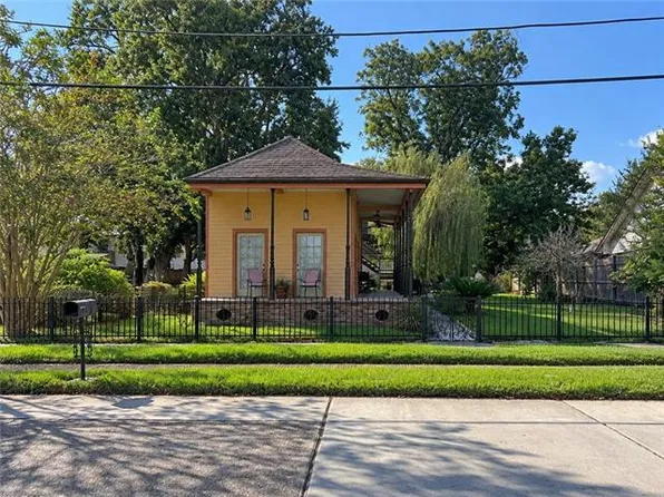 714 Mehle St, Arabi, LA 70032
