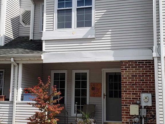 2nd image of 145 Lake Arrowhead Cir