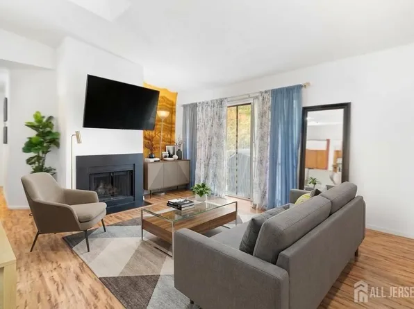 107 Rachel Ct, Franklin Park, NJ 08823