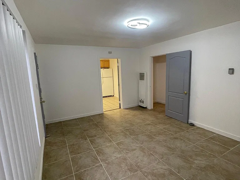 217 E Taylor St — Photo 13