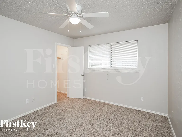 1841 College Pkwy — Photo 8