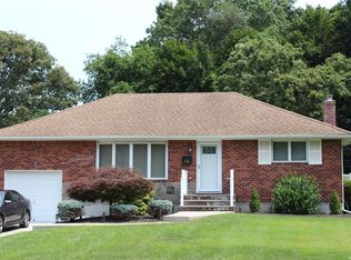 20 Franklin Dr, Smithtown, NY 11787