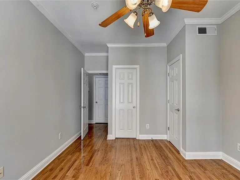 813 Clifton Heights Ln — Photo 36