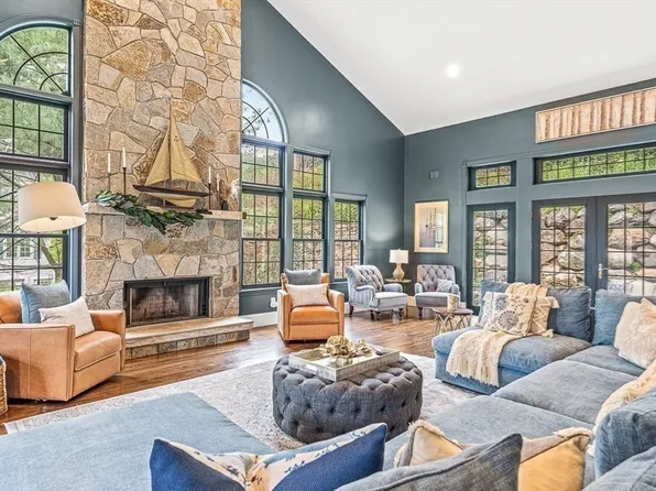 6 Cambridge St, Winchester, MA 01890