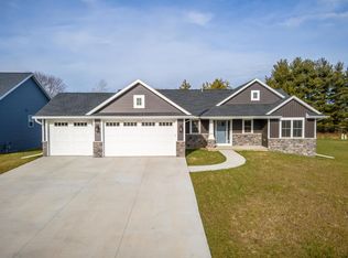 2594 W Fallen Oak Dr, Appleton, WI 54913