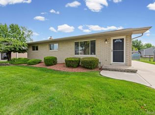24503 Crescent St, Woodhaven, MI 48183