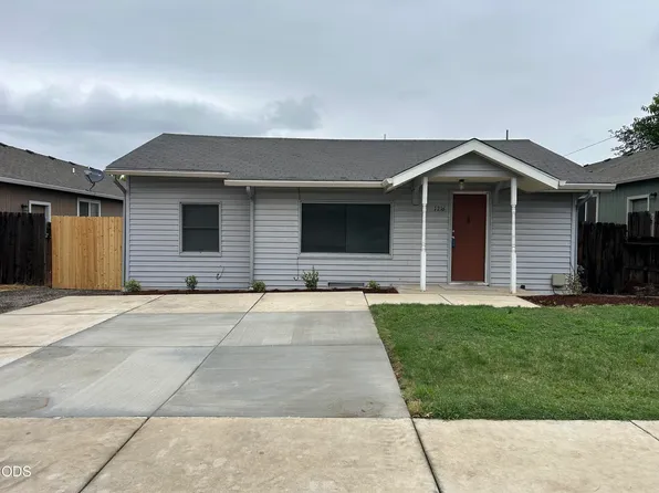 1216 Maple Park Dr, Medford, OR 97501