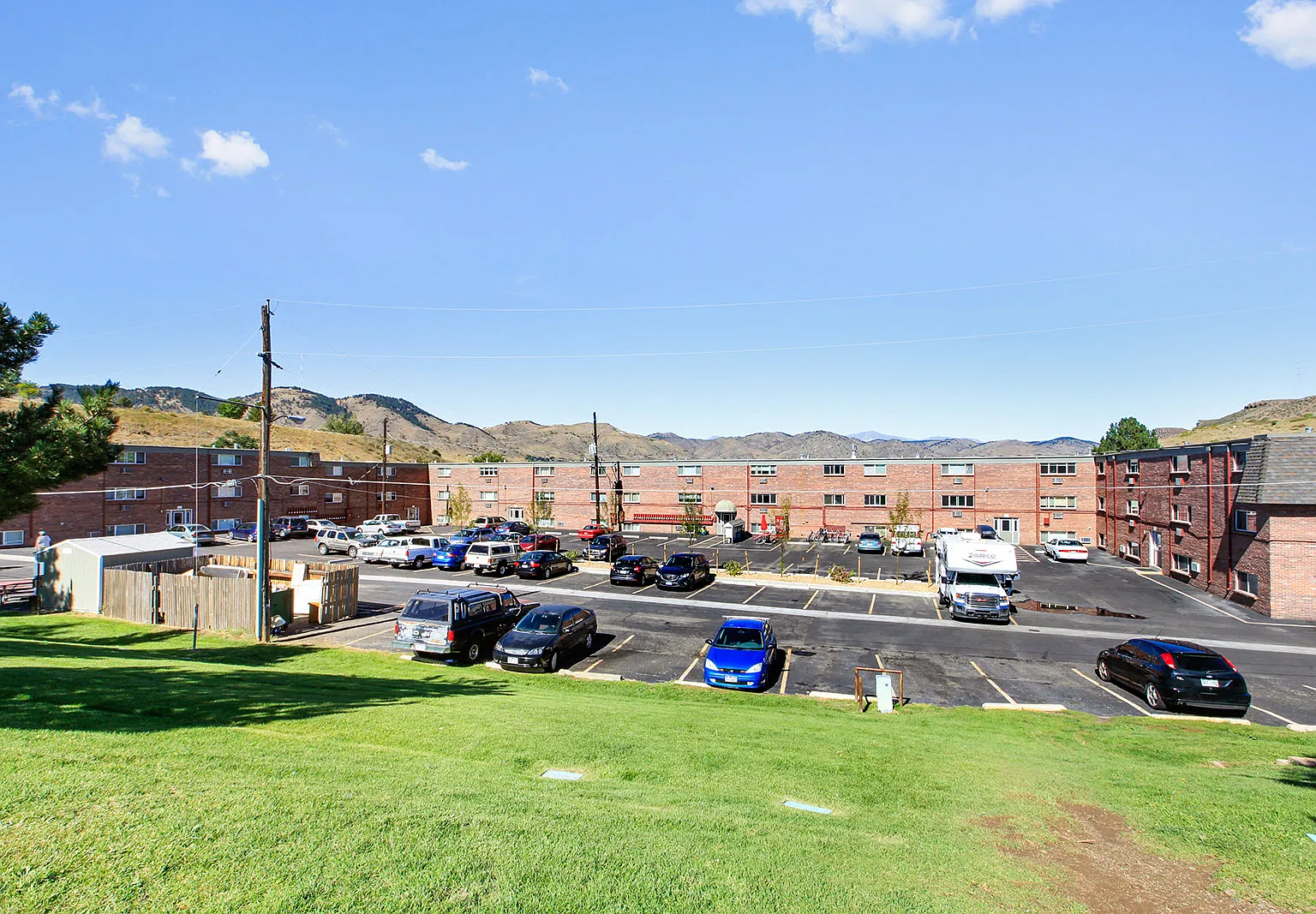 Golden Arms Apartments — Photo 1