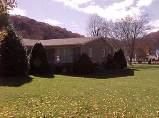 2228 Maple Acres Rd, Princeton, WV 24739