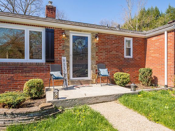 5th image of 558 Rolling Green Dr