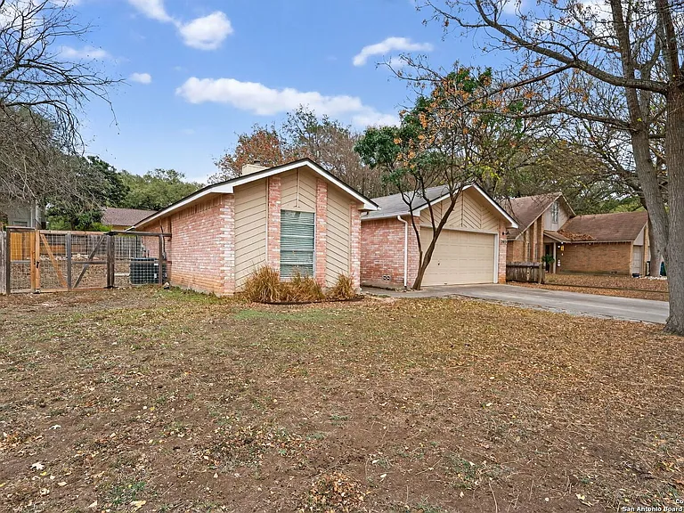 2415 Moss Ter — Photo 3