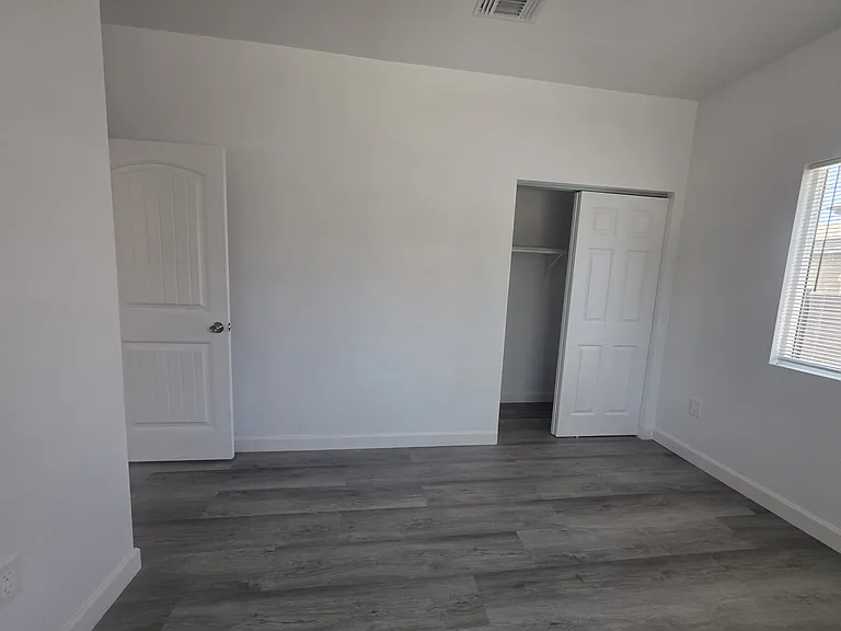 1265 Windsor Dr — Photo 18