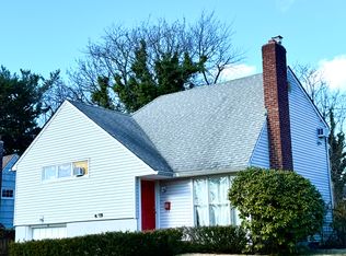 10 Revere Rd, Port Washington, NY 11050