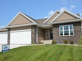 2929 Diamondhead Rd, Hiawatha, IA 52233