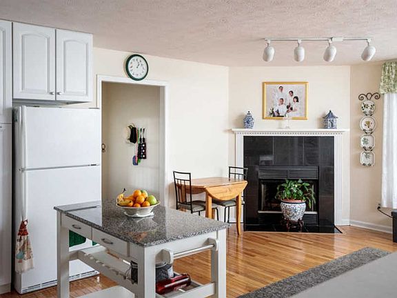 4th image of 1137 Parklawn Dr