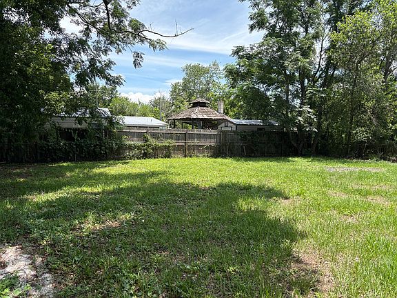 3rd image of 2209 Longreene Rd N