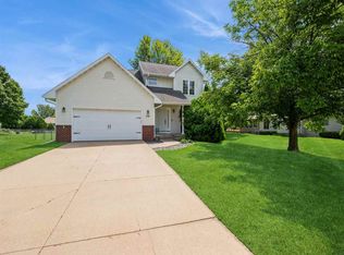 210 Brougham Rd, Robins, IA 52328