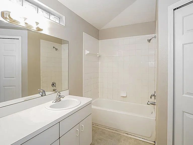 7445 Oxford Garden Cir — Photo 11