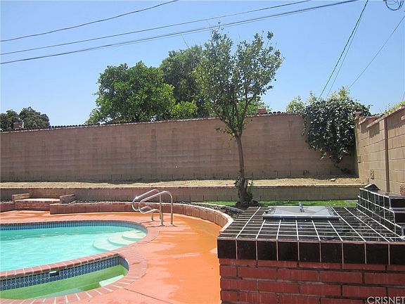 4th image of 6909 Gross Ave