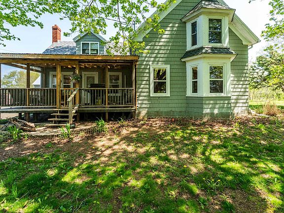3rd image of 1313 Clementsport Rd