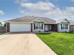 1390 Hutchinson St, Pea Ridge, AR 72751