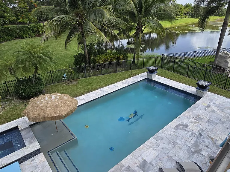 8216 NW 105th Ln — Photo 1