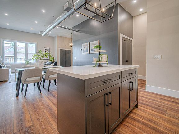 5th image of 1 Bond St #1