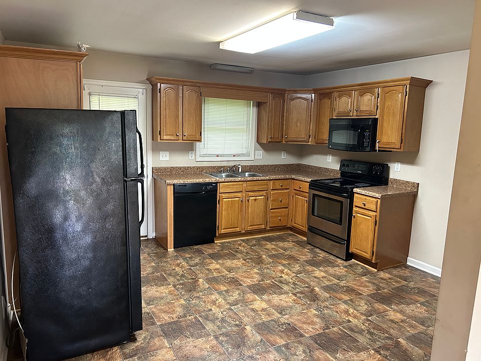 1st image of 110 Stone St #110