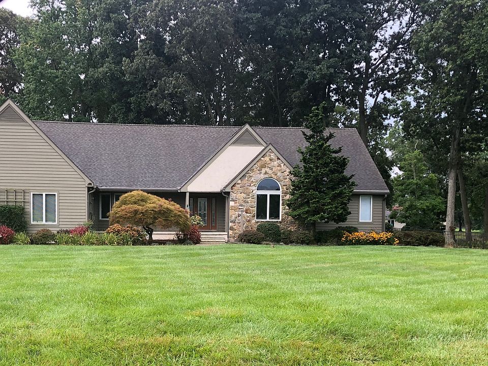 1st image of 113 Heronwood Dr