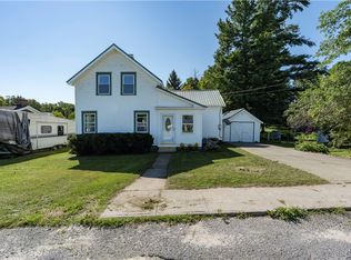 34 Antwerp St, Philadelphia, NY 13673