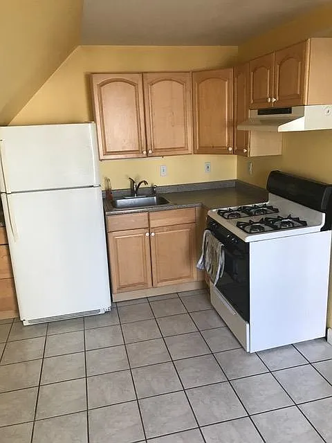 106 Maplewood Ave #3
